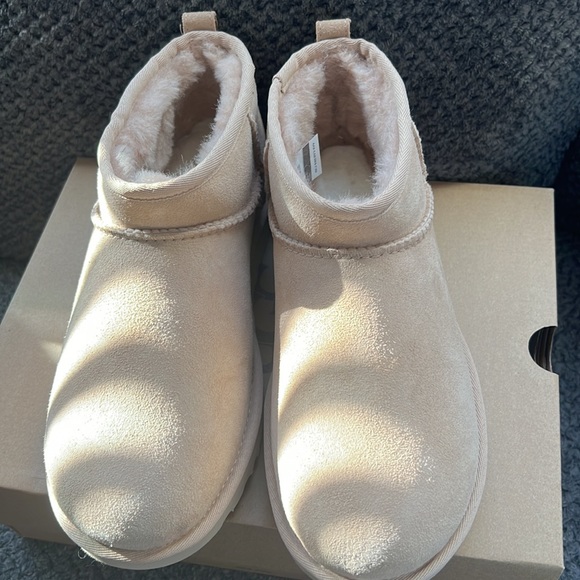 Ugg Ultra Mini - Sold out everywhere! - Picture 5 of 6